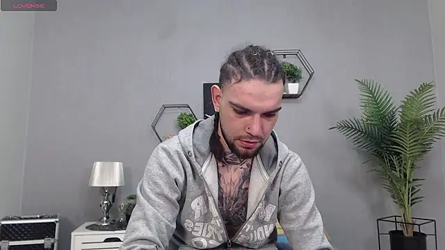 Snapshot of KaneHunter chatting on April 17, 2026, 6:55 pm KaneHunter online show from April 17, 2026, 6:55 pm