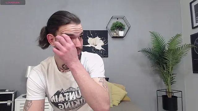 Snapshot of KaneHunter chatting on March 27, 2026, 7:37 pm KaneHunter online show from March 27, 2026, 7:37 pm