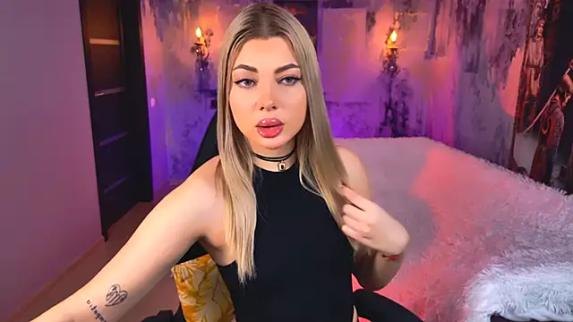 HyileyClark online show from February 8, 2026, 5:16 am