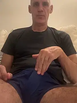 Snapshot of Elosoo chatting on April 1, 2026, 9:43 am Elosoo online show from April 1, 2026, 9:43 am