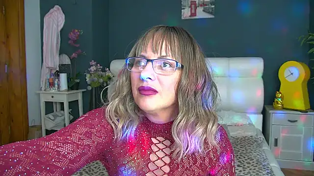 Cougar Milff online show from May 18, 2026, 4:01 pm