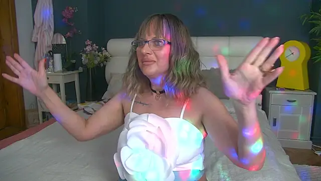 Cougar Milff online show from May 10, 2026, 3:58 pm