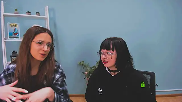 Snapshot of mira_cool_ chatting on November 27, 2025, 9:43 am mira cool online show from November 27, 2025, 9:43 am