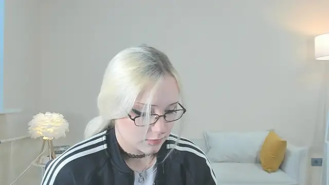 StellaZeolla online show from November 29, 2025, 7:19 am