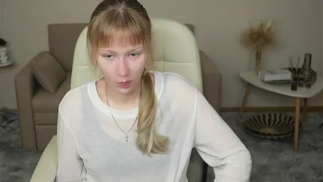 Snapshot of YoshieDevaney chatting on November 28, 2025, 1:22 pm YoshieDevaney online show from November 28, 2025, 1:22 pm