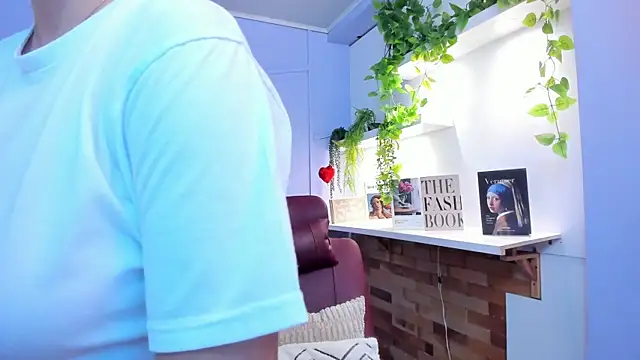 lourenfox online show from November 28, 2025, 12:27 pm