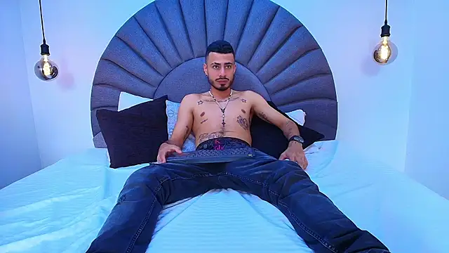 Snapshot of MatthewCullen chatting on February 15, 2026, 8:30 pm MatthewCullen online show from February 15, 2026, 8:30 pm