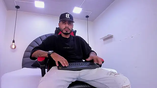 Snapshot of MatthewCullen chatting on February 5, 2026, 7:43 pm MatthewCullen online show from February 5, 2026, 7:43 pm