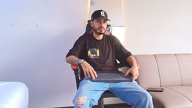 Snapshot of MatthewCullen chatting on February 11, 2026, 7:58 pm MatthewCullen online show from February 11, 2026, 7:58 pm