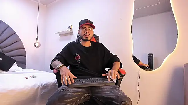 Snapshot of MatthewCullen chatting on February 22, 2026, 11:17 pm MatthewCullen online show from February 22, 2026, 11:17 pm