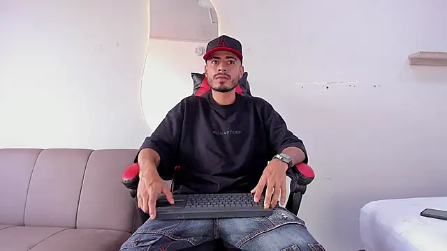 Snapshot of MatthewCullen chatting on January 17, 2026, 8:12 pm MatthewCullen online show from January 17, 2026, 8:12 pm