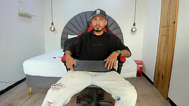 Snapshot of MatthewCullen chatting on February 18, 2026, 9:55 pm MatthewCullen online show from February 18, 2026, 9:55 pm