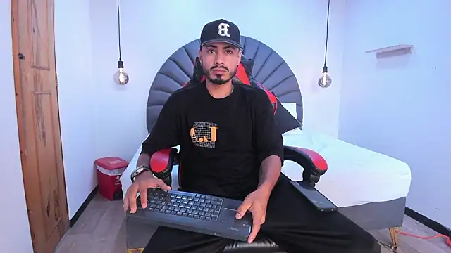 Snapshot of MatthewCullen chatting on February 20, 2026, 9:28 pm MatthewCullen online show from February 20, 2026, 9:28 pm