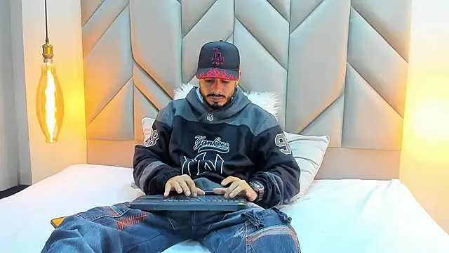 Snapshot of MatthewCullen chatting on February 10, 2026, 5:17 am MatthewCullen online show from February 10, 2026, 5:17 am