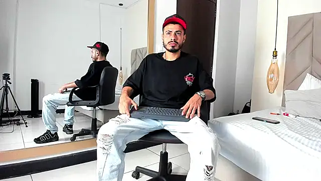 Snapshot of MatthewCullen chatting on February 27, 2026, 9:47 pm MatthewCullen online show from February 27, 2026, 9:47 pm