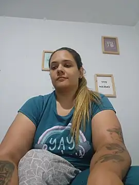 Snapshot of LoreinnFox chatting on May 30, 2026, 5:03 am LoreinnFox online show from May 30, 2026, 5:03 am