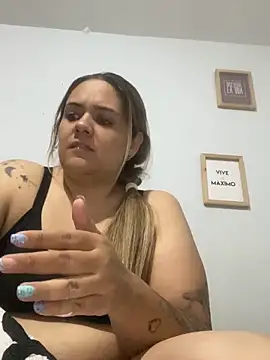 Snapshot of LoreinnFox chatting on April 2, 2026, 4:41 am LoreinnFox online show from April 2, 2026, 4:41 am