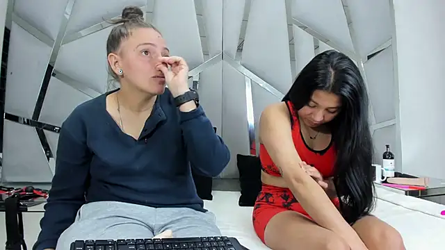 Alyssa Noah online show from April 23, 2026, 3:02 am