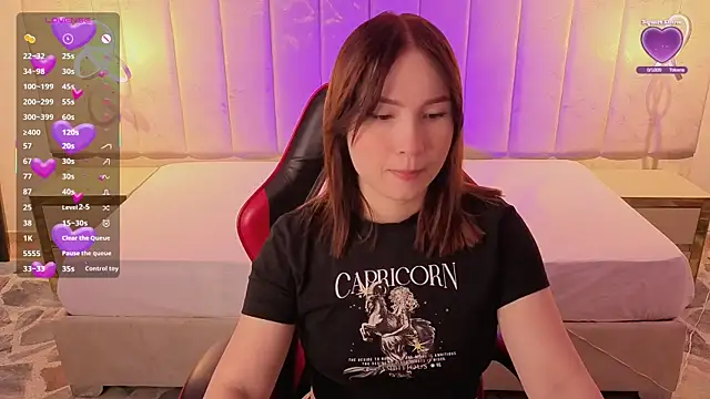 ElizabethBardi online show from November 30, 2025, 1:23 pm