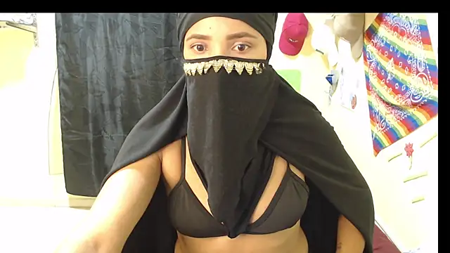 lia Hazbun online show from December 2, 2025, 2:56 am