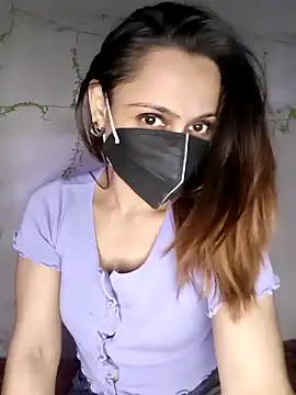 Snapshot of HONEY_BEBS chatting on February 8, 2026, 5:54 pm HONEY BEBS online show from February 8, 2026, 5:54 pm