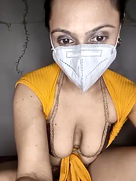 Snapshot of HONEY_BEBS chatting on February 5, 2026, 5:53 pm HONEY BEBS online show from February 5, 2026, 5:53 pm