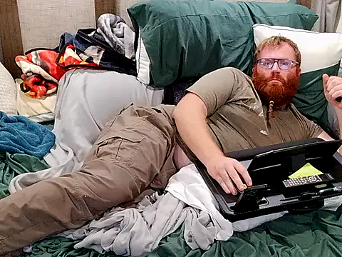 GingerBear3742 online show from November 28, 2025, 7:25 pm