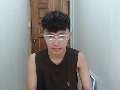 Snapshot of asiantwink0000 chatting on December 19, 2025, 5:21 am asiantwink0000 online show from December 19, 2025, 5:21 am