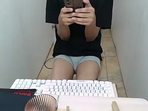 Snapshot of asiantwink0000 chatting on December 22, 2025, 4:18 pm asiantwink0000 online show from December 22, 2025, 4:18 pm