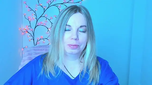 Snapshot of Amanda_Swannn chatting on April 15, 2026, 6:08 am Amanda Swannn online show from April 15, 2026, 6:08 am