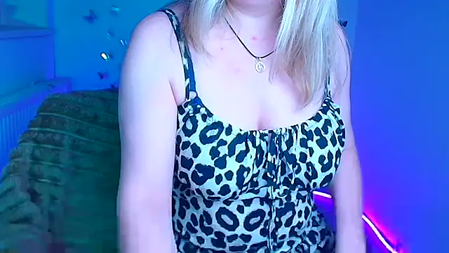 Snapshot of Amanda_Swannn chatting on April 7, 2026, 5:53 am Amanda Swannn online show from April 7, 2026, 5:53 am