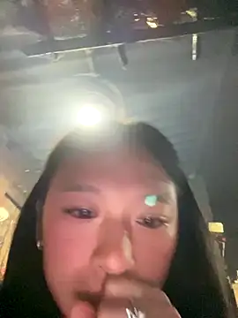 Snapshot of Mayli2x chatting on November 27, 2025, 2:39 pm Mayli2x online show from November 27, 2025, 2:39 pm