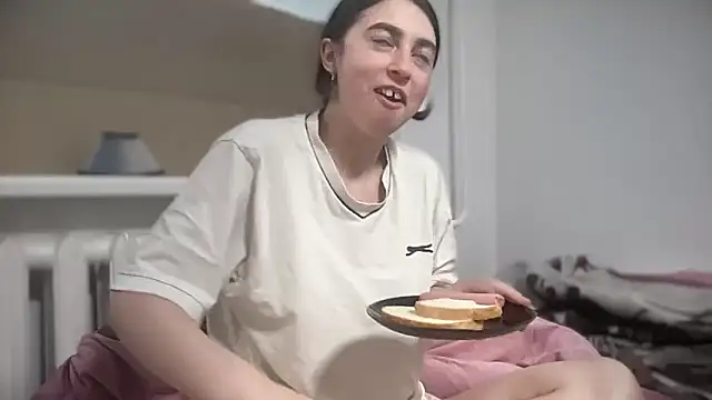 Aphr0ditee online show from April 8, 2026, 8:16 am