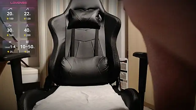 kevinnlovelly online show from November 28, 2025, 6:19 pm