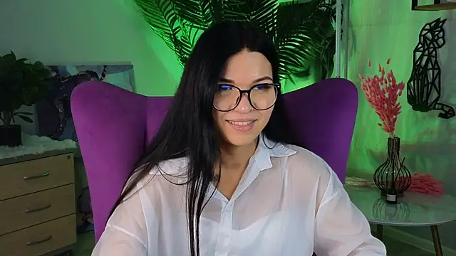 LulaMazzeo online show from November 28, 2025, 1:33 pm