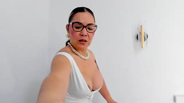 AnnaJaimes online show from February 1, 2026, 11:58 pm