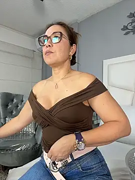 Snapshot of AnnaJaimes chatting on April 5, 2026, 8:15 pm AnnaJaimes online show from April 5, 2026, 8:15 pm