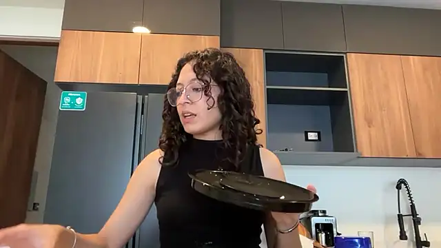 Snapshot of Alicatcua_ chatting on June 7, 2026, 12:05 am Alicatcua online show from June 7, 2026, 12:05 am