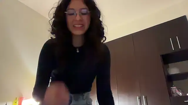 Snapshot of Alicatcua_ chatting on May 11, 2026, 5:09 am Alicatcua online show from May 11, 2026, 5:09 am