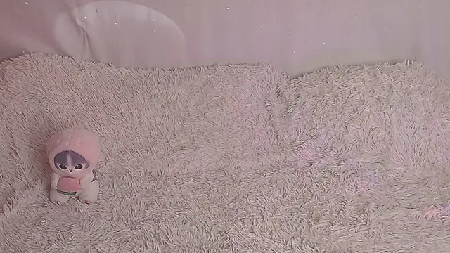 Snapshot of EriRose chatting on December 19, 2025, 9:17 pm EriRose online show from December 19, 2025, 9:17 pm