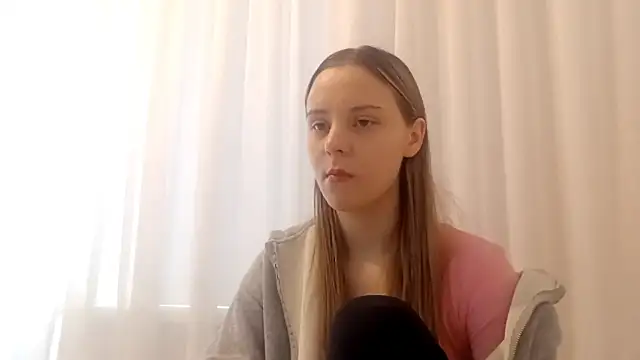 Snapshot of CrackShirker chatting on February 22, 2026, 7:22 am CrackShirker online show from February 22, 2026, 7:22 am