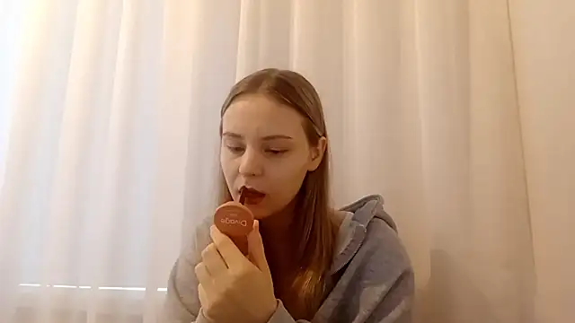 Snapshot of CrackShirker chatting on February 19, 2026, 7:05 am CrackShirker online show from February 19, 2026, 7:05 am