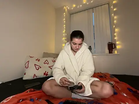 lucyx xx online show from December 3, 2025, 4:28 pm