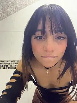 Mia fiire online show from December 2, 2025, 7:04 pm