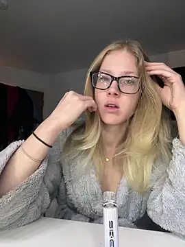 RosieLovexoxx online show from January 5, 2026, 5:38 pm