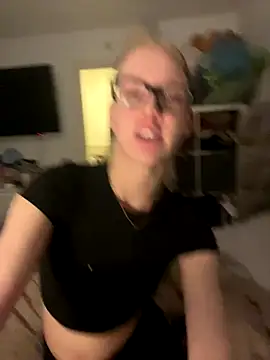 RosieLovexoxx online show from December 15, 2025, 9:09 pm