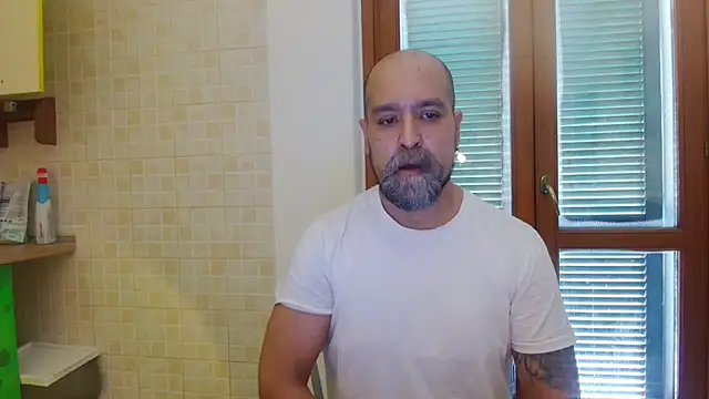 Snapshot of AMIRDIB2025 chatting on April 11, 2026, 12:42 pm AMIRDIB2025 online show from April 11, 2026, 12:42 pm