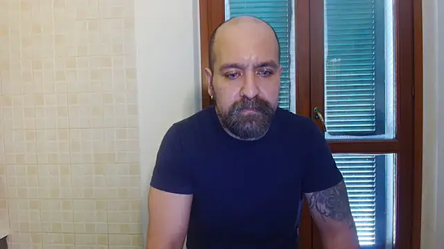 Snapshot of AMIRDIB2025 chatting on April 16, 2026, 11:33 am AMIRDIB2025 online show from April 16, 2026, 11:33 am