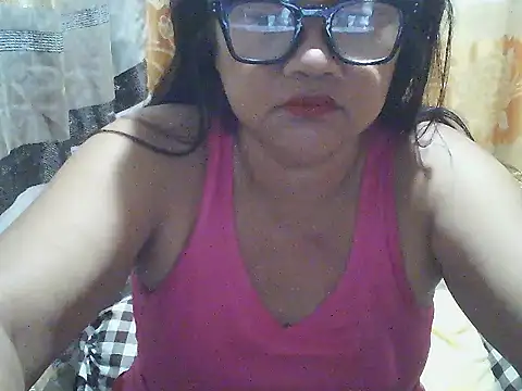 Snapshot of fireflower70 chatting on February 10, 2026, 4:11 am fireflower70 online show from February 10, 2026, 4:11 am