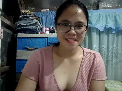xxdreamgirl69 online show from May 6, 2026, 10:19 am